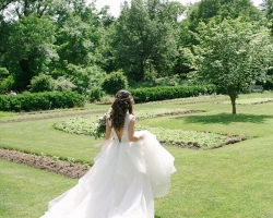 -Bride-in-Garden